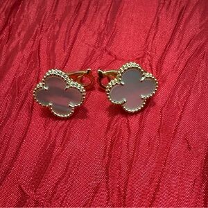 Clover white mother of pearl Stud Earrings 15mm 925 silver 18k gold plated
